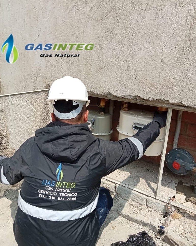 Inspección de fugas en la red de gas natural con equipo de detección