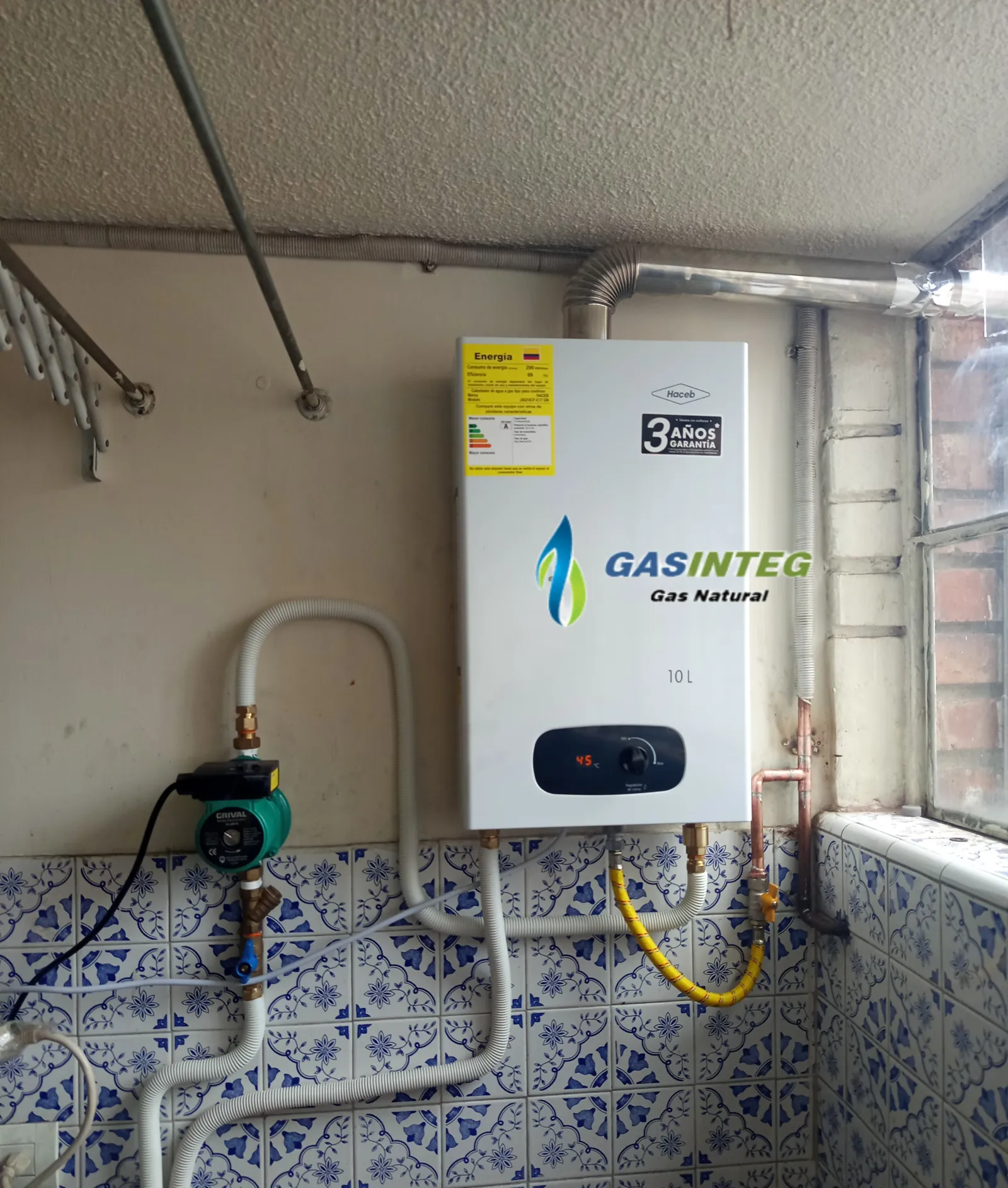 Instalación de calentador de paso a gas con adecuación de la red interna en Bogotá